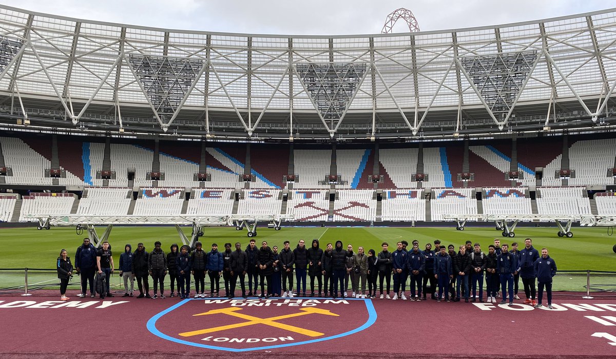 IconicSACandE's tweet photo. Stadium tour.  Students given the opportunity to go behind the scenes at West Ham United’s iconic Stadium @RedbridgeColleg @HackneyCC @towerhamletscol 
#TheLondonStadium #whu #studentenrichment #NCC #College https://t.co/mA2Vki9kH8