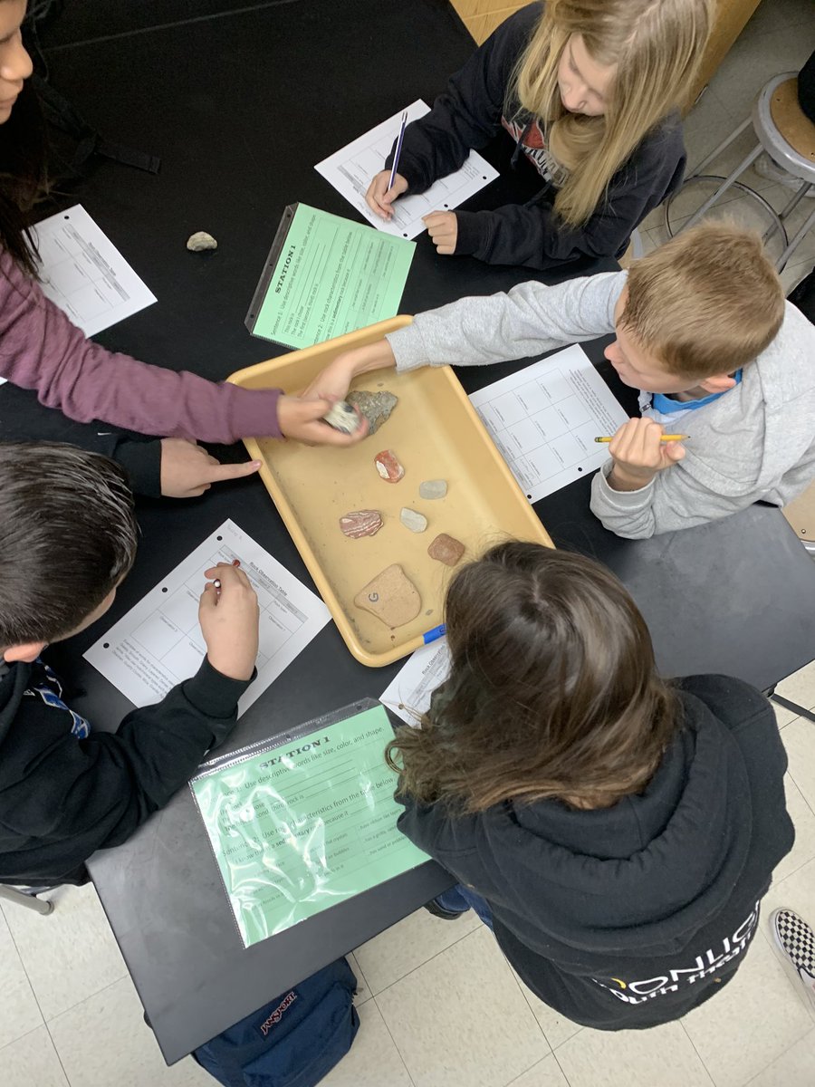 cstock24's tweet photo. Ss using observation skills to investigate rock samples and categorize them based on specific characteristics! @PotterJHS @FUESDSchools @becauselearning #FUESD https://t.co/SUKGGn1Ao0