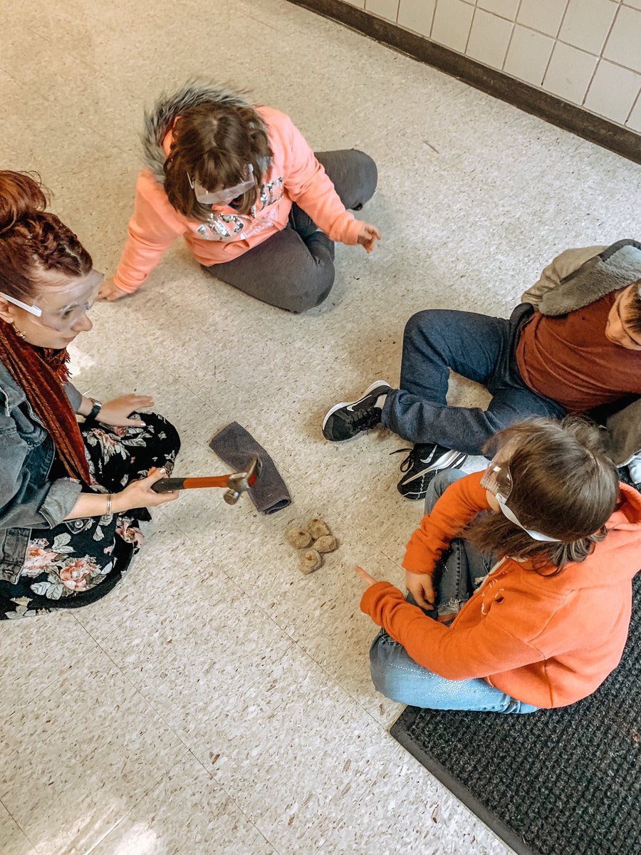 TJHS_PALS's tweet photo. These little scientists 👩‍🔬🧑🏻‍🔬 are discovering geodes today! https://t.co/UudLXqrRCC
