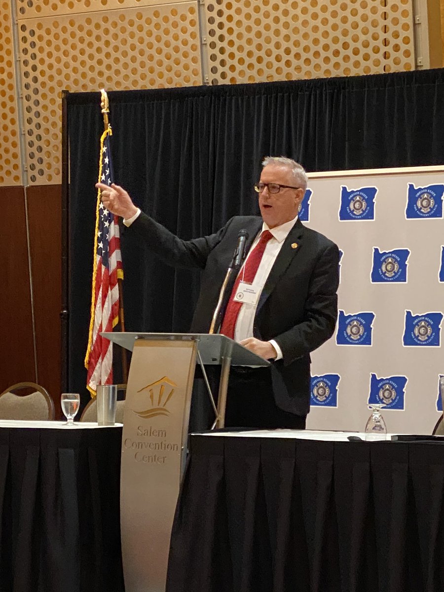 ORfirefighters's tweet photo. OSFFC President @1159leader  opens the 2020 Educational Seminar with over 180 attendees from across Oregon. #OregonFirefighters https://t.co/CfM6a8N2xp