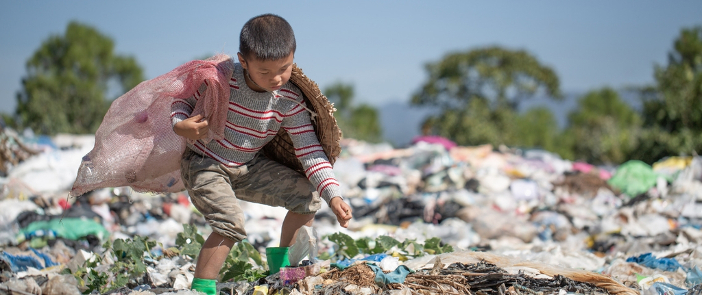 Le recyclage du plastique serait-il un mythe? ⚠️ On expose ici la face cachée du recyclage et les alternatives qui s'offrent à nous! ♻️

👉 Si vous désirez tendre vers un mode de vie zéro déchet, visitez notre répertoire en ligne pour trouver ce qu'il… ift.tt/2FI2ApE