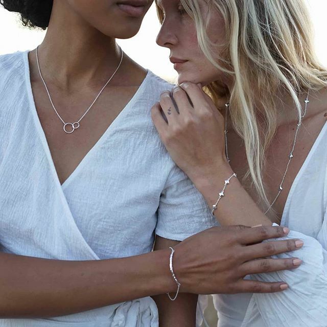 pennyandgrace's tweet photo. January's boxes have begun shipping! 😎 If you're not already a member, sign up today and receive your first box within 3-5 business days 🗓️
.
.
.
#pennyandgrace #jewelrysubscription
#jewelry #jewelryaddict #subscriptionbox #subscription #necklaces #rings #bracelets #earrings… https://t.co/fvCy4cvNNp