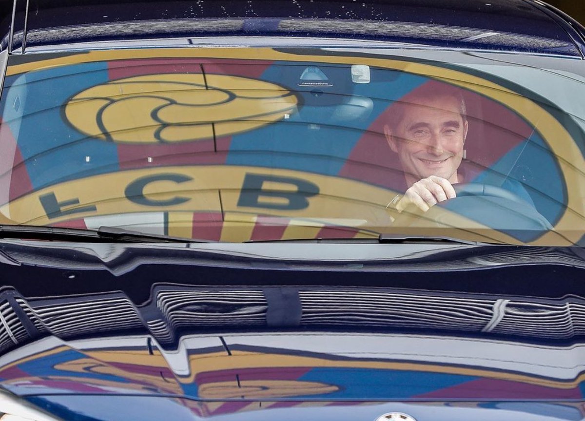 Llourinho's tweet photo. Celebrando un gol del Barça en Champions / Cuando le despiden después de destruir al equipo https://t.co/e7Os4kUzY8