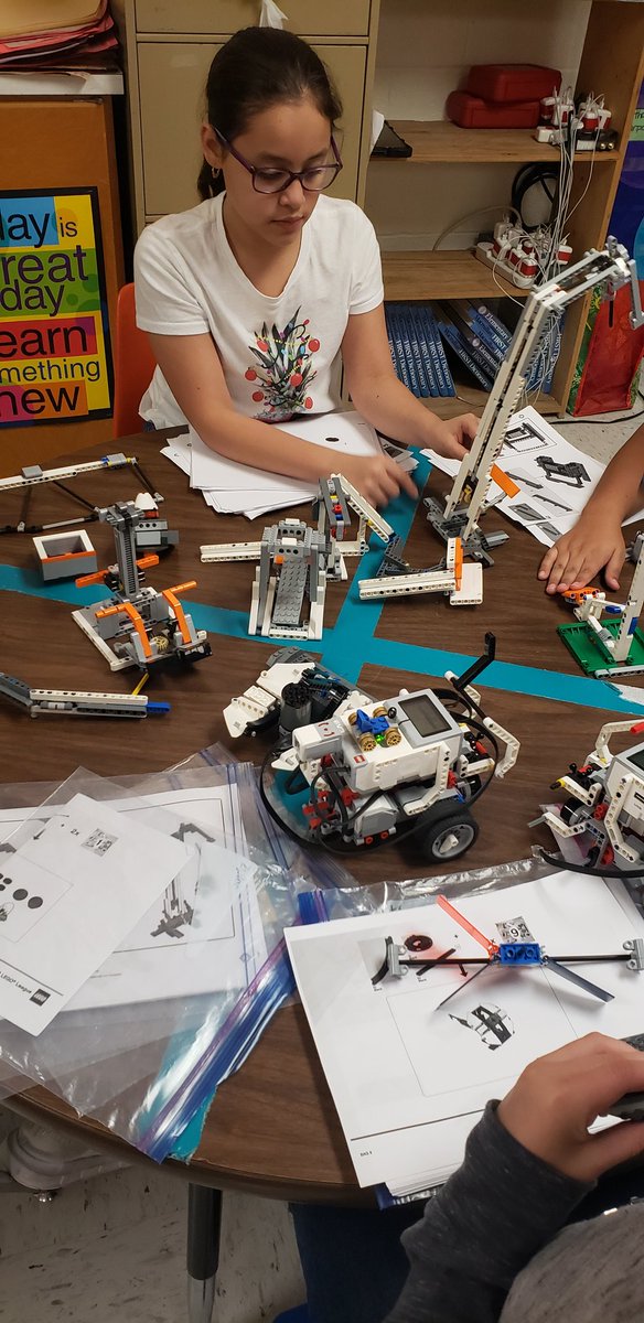 warriors112's tweet image. Robotics is just one of the clubs we offer at Wilson. Our students are working together to get ready for their 1st competition!