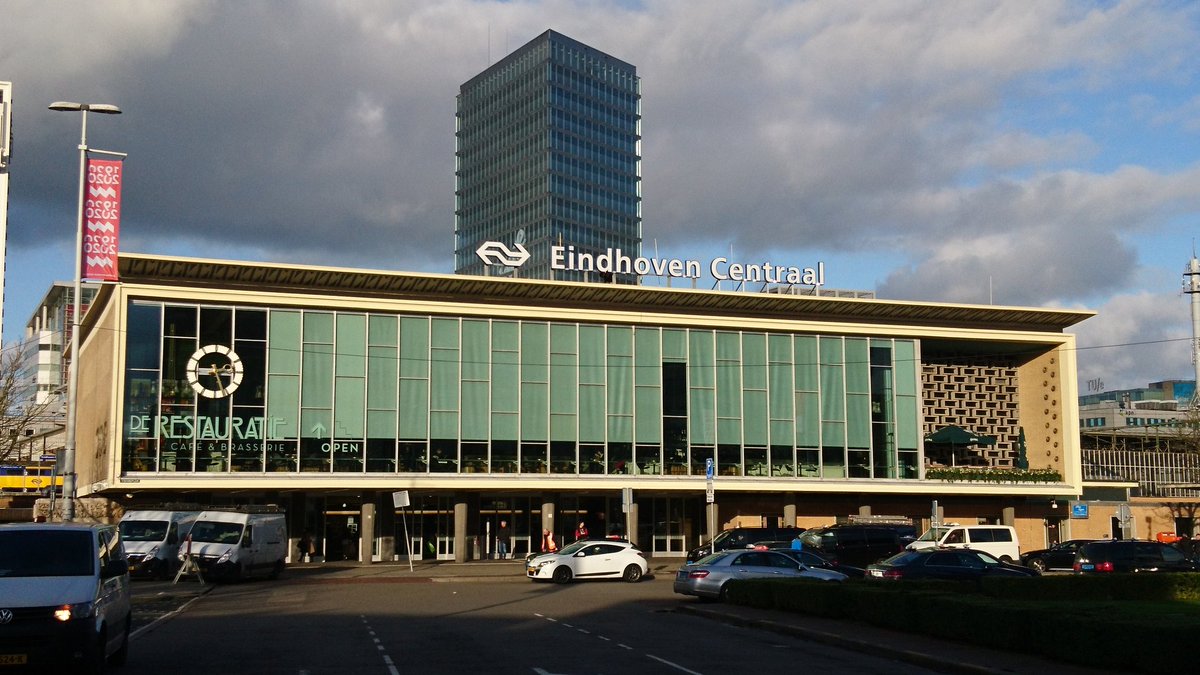 JorienEindhoven's tweet photo. Keimooi! Eindhoven heeft nu ook een centraal station! #eindhovencentraal #keimooi https://t.co/F2jBDWJPC1