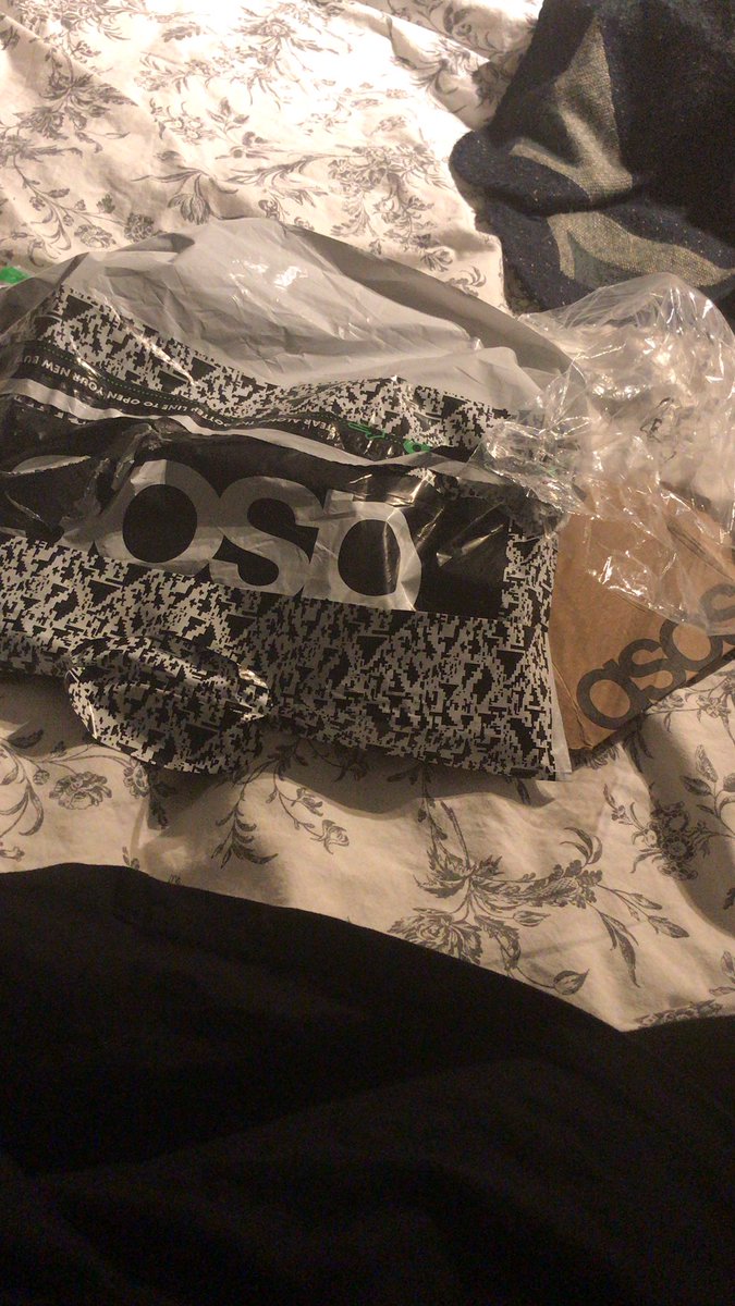 annaaparsons's tweet photo. @ASOS_HeretoHelp Hi! My bag has tampered with and my jewellery’s gone? Any ideas? Ta. https://t.co/jG3uKftM9H