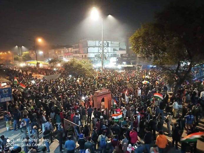 rkbnow's tweet image. 🇮🇳And then there is #ShaheenBagh
🇮🇳Echoing to the chants of Sarva Dharma prayer this is the NEW HOPE
🇮🇳If idiots screeching Islamist slogans were destroying #IndianUnity kids at Shaheen Bagh are strengthening it in a way that’s AWESOME!
🇮🇳Well done Girls and Boys!
🇮🇳Well Done!