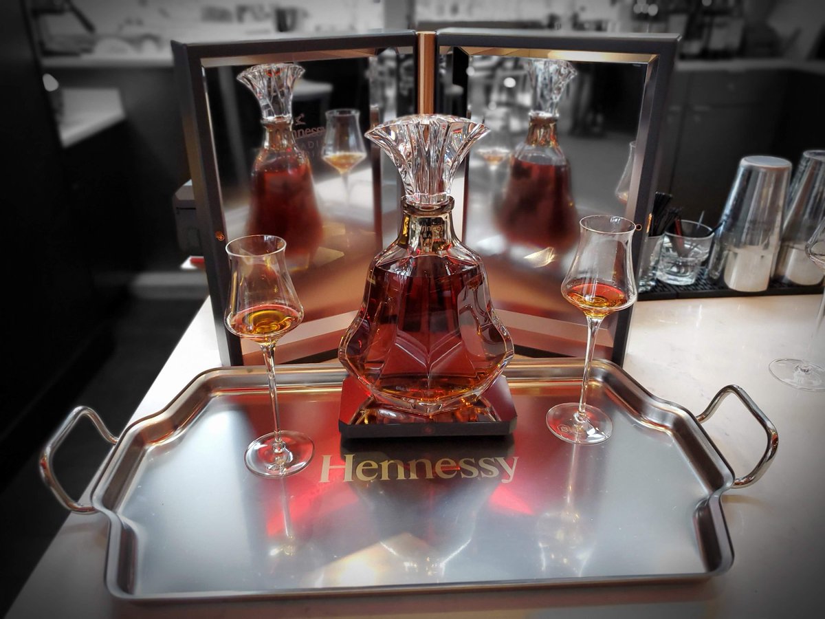 SearBuffalo's tweet photo. Cure the Monday blues with the exceptional Hennessy Paradis Imperial. This rare Cognac is the apogee of Hennessy’s art of selection. https://t.co/aQgbbqED1I