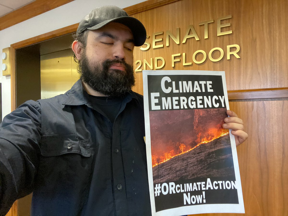 BuildResilient_'s tweet photo. Tony came down to Salem today to demand #ClimateAction2020 #orleg #orpol #ORClimateAction https://t.co/XACwGccT74