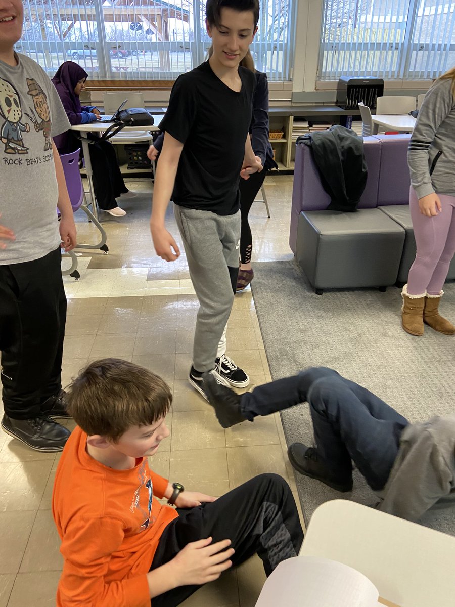 nixon1019's tweet photo. Untying human knots to learn about “self efficacy” @RogersMiddleSch How do you work to bring success and believe that you can achieve? #HAWKsquawk #SocialEmotionalLearning #afftonstrong #afftonlearns https://t.co/C0dWwahu6C