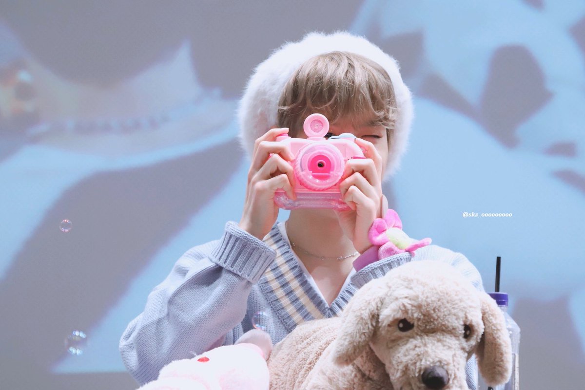 — 200113  ↳ day 13 of 366 [♡]; dear seungmin, you have no idea how excited i got when i saw that you all announced european tour around my birthday, it made my heart burst out of happiness, i will do anything to get to see you again, i love you the moon and back angel