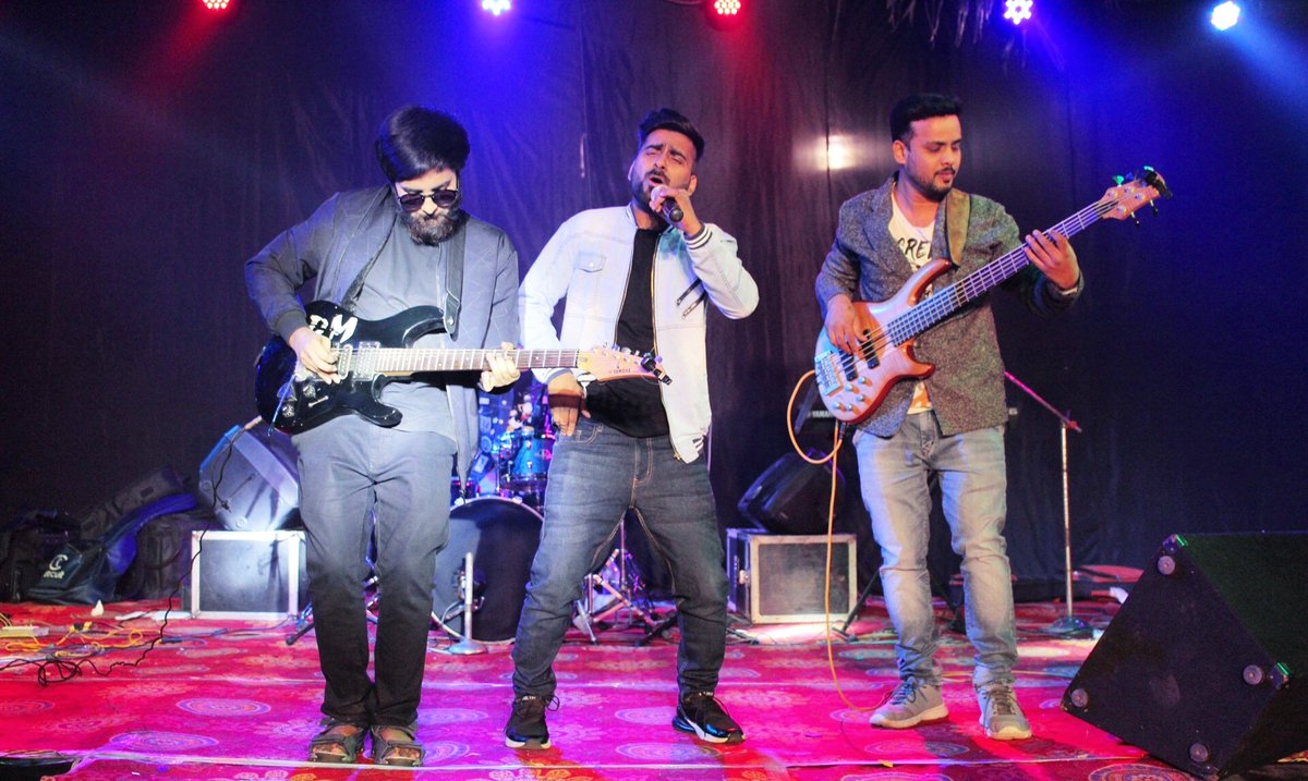Musicforpradeep's tweet photo. Had a great concert ❤🎹🎙🤘
Thank you soo much #JABALPUR
#GETPANDEY https://t.co/zI9JsgDrwN