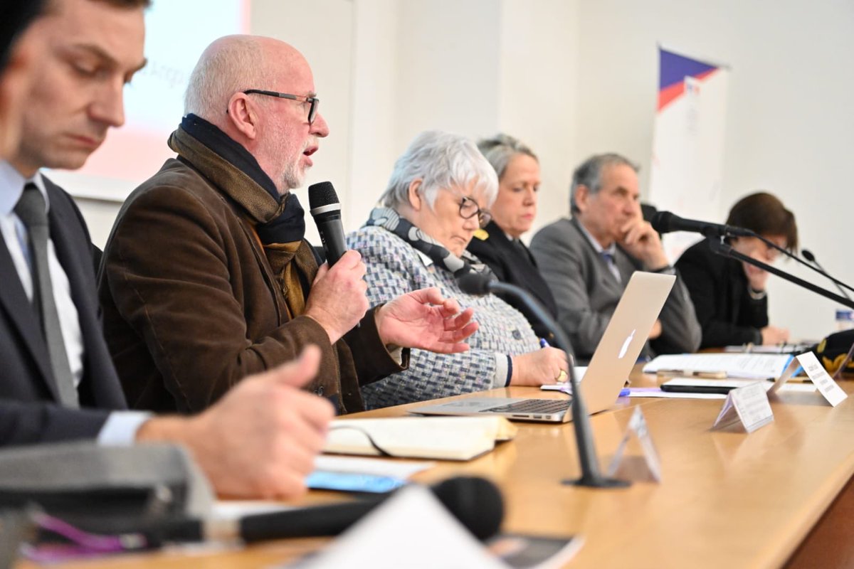 j_gourault's tweet photo. Je continue de construire le projet de #LOI3D en partant du terrain parce que décentraliser, différencier et déconcentrer c’est faire confiance à l’intelligence des #territoires. https://t.co/PW8VK1P0Sy