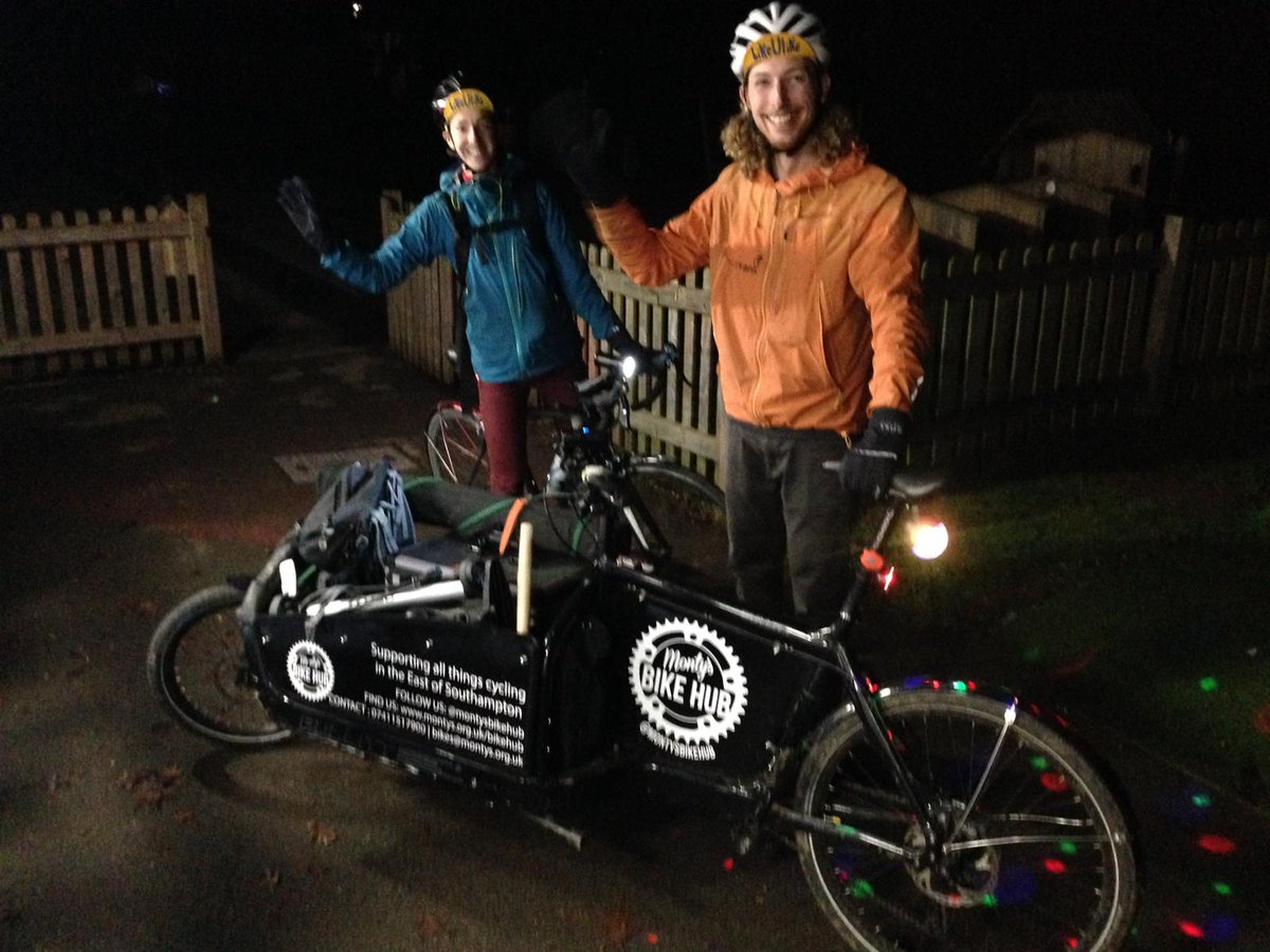 montysbikehub's tweet photo. Fun trip out to #Romsey to deliver an after school bike maintenance course to a fab bunch of young people at @HalterworthPri  🔧

Big thanks to @SustransNatalie for inviting us and organising everything 👍
#JuniorMechanic #cargobikelife #onelessvan #teammontys https://t.co/ZDZGv9fiFs