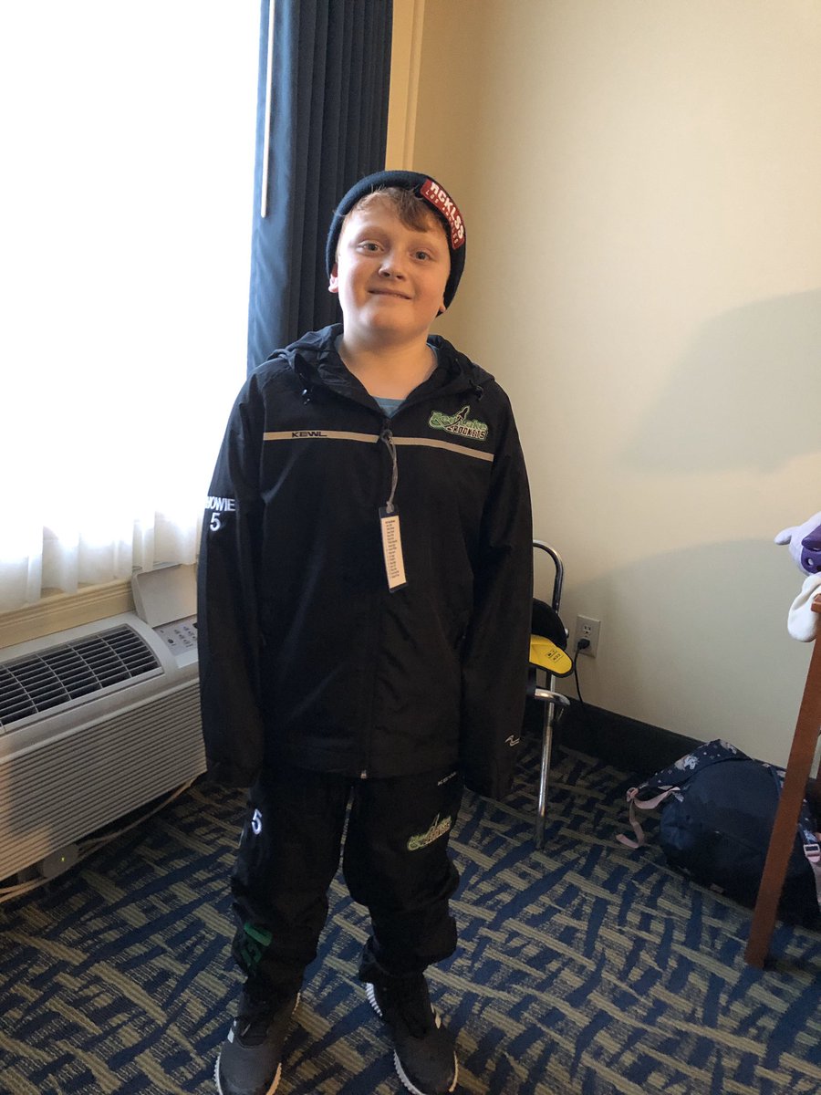 mathew_howie's tweet photo. @EdmontonOilers @cmcdavid97 @OrvillePopcorn Happy 10th to Ethan Howie.Who wants to play with @cmcdavid97 https://t.co/hCFVT9uaf2
