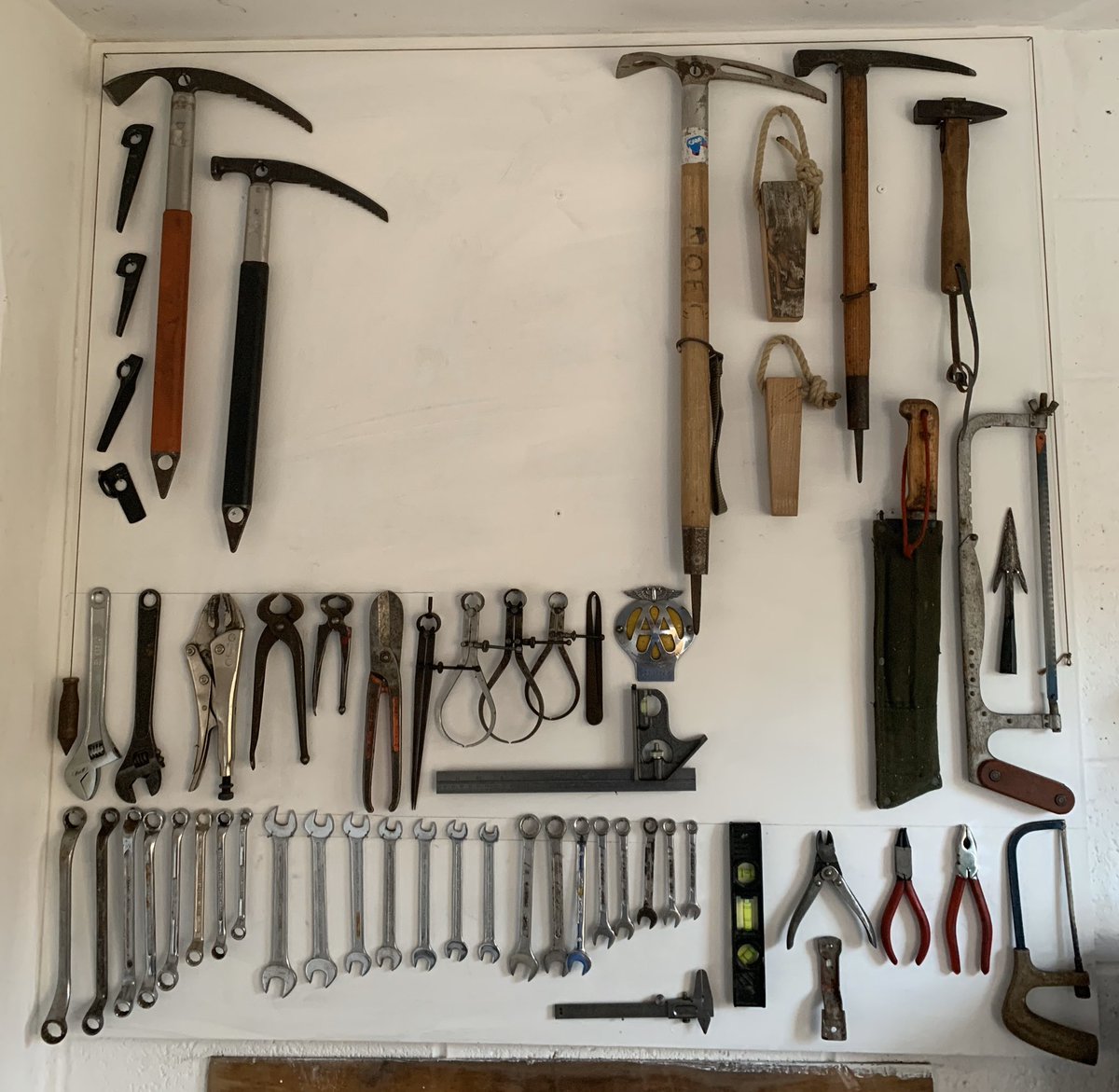 NigelVardy's tweet photo. Enough #pitons @pHillpoet #toolboard #boardofjoy #getoutside #withgrangersyoucan https://t.co/WOeOwz4ibm