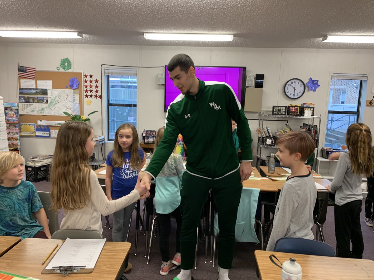 WMTribeMBB's tweet photo. Enjoy a fun morning reading, answering questions and working out with the children at Matthew Whaley Elementary School (@MWES_WJCC). #GoTribe | #TribeintheCommunity https://t.co/2oR6uJFBcn