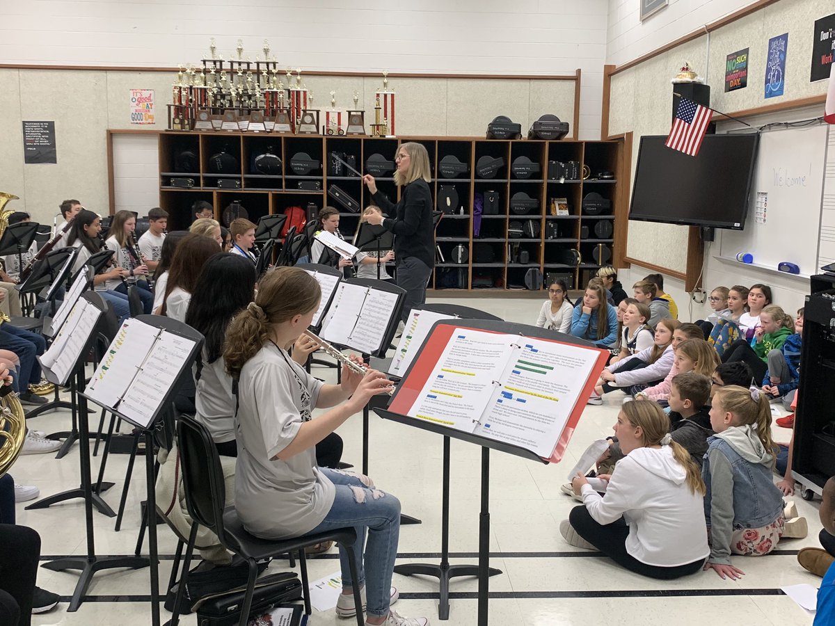 sr_blevins's tweet photo. Excited to meet our Future Diamondbacks today and introduce them to @downingmsband @downingchoir @DowningMSOrch @DowningTheatre!  #dbackpride @DowningMS https://t.co/baW8FfCUSv