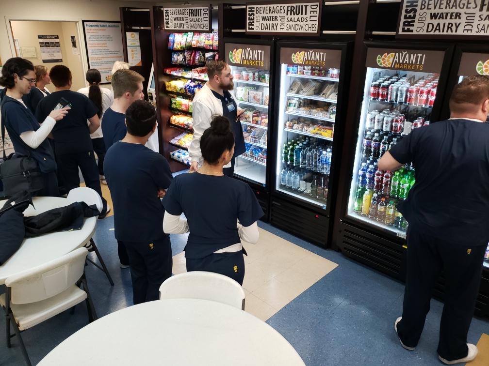 firstclassvend's tweet photo. Monday morning rush hour! 🧃🥪🥨

#MicroMarket #Snacks #BreakroomSolutions #Beverages https://t.co/KgVXAd9o1B