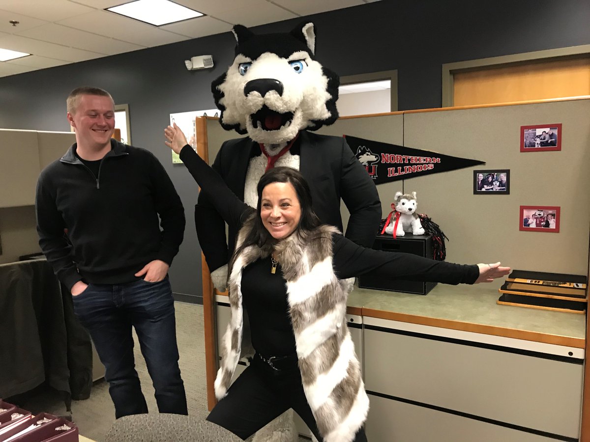 NIUBusiness's tweet photo. WELCOME BACK new and returning and global NIU Business students! Life moves fast here! You never know who you'll see -- including Victor E. Huskie, who met with Dean Rajagopalan, checked out our impressive alumni, checked in with advising staff, and welcomed students back! #NIU https://t.co/Jo5PT8wFyR