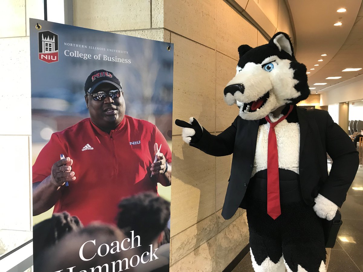 NIUBusiness's tweet photo. WELCOME BACK new and returning and global NIU Business students! Life moves fast here! You never know who you'll see -- including Victor E. Huskie, who met with Dean Rajagopalan, checked out our impressive alumni, checked in with advising staff, and welcomed students back! #NIU https://t.co/Jo5PT8wFyR