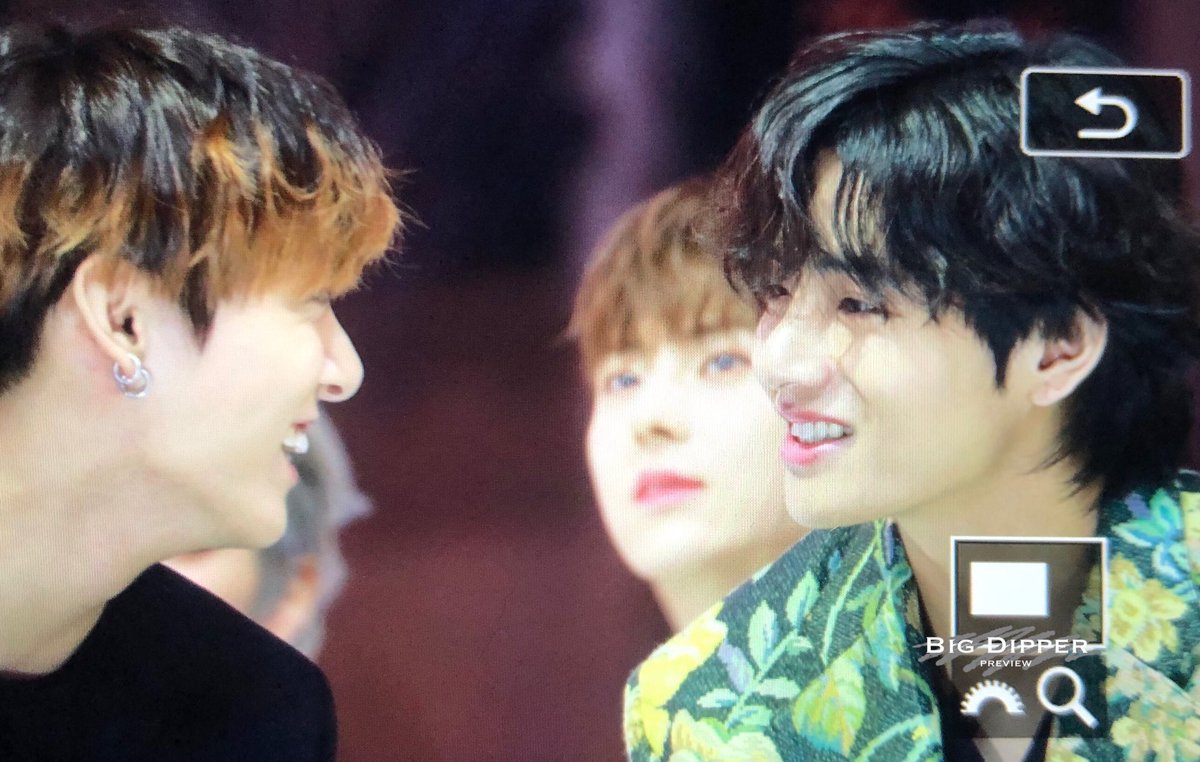 soniaeidia's tweet photo. ✨75/365 days✨
#taekook #taekookthread
#taehyung #Jungkook https://t.co/uOyV36cHmC