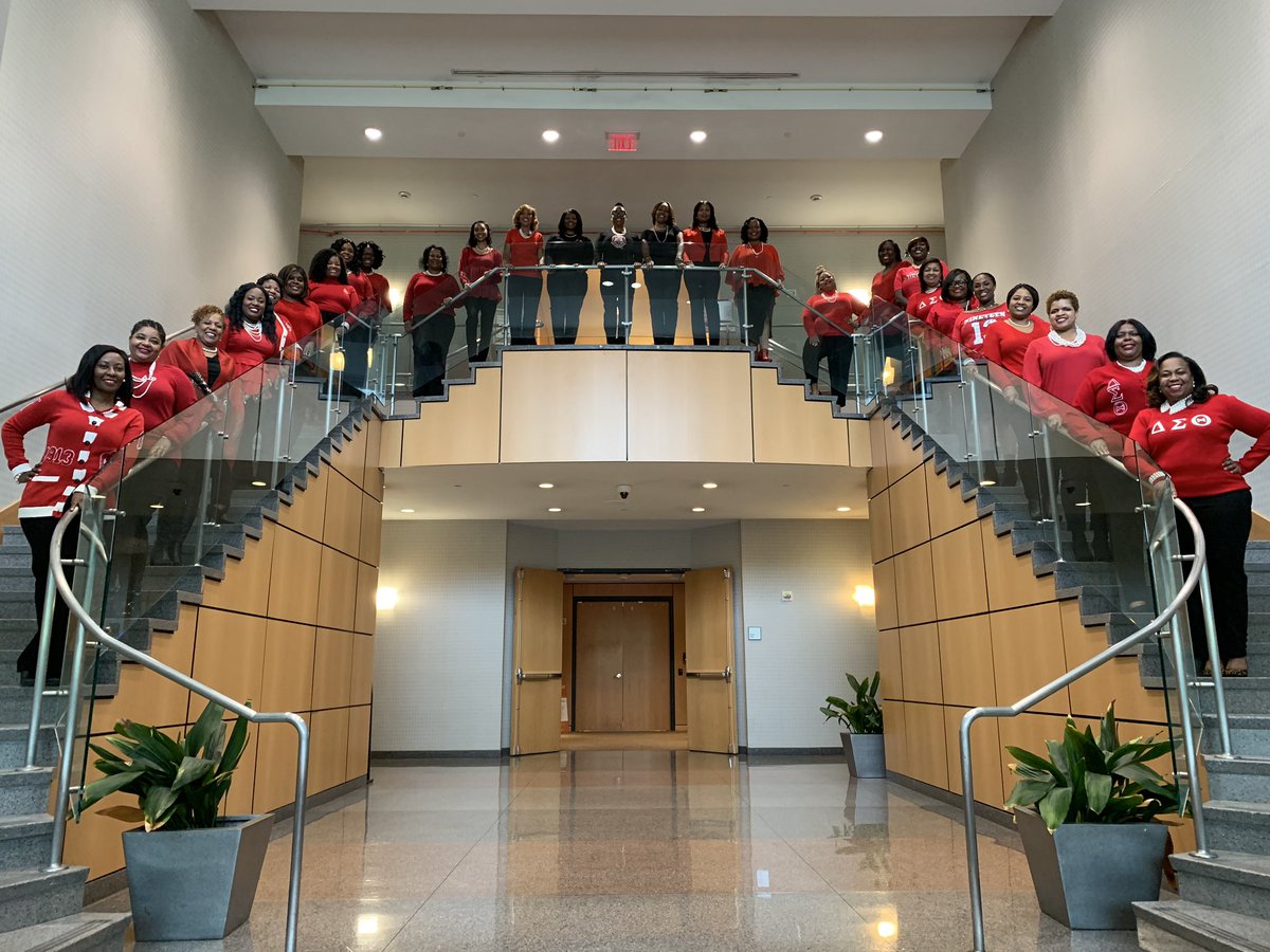 Delta Sigma Theta Founders’ Day in APS at CLL! <a href="/CarstarphenMJ/">Meria Carstarphen</a> @Atldepsupt <a href="/DrEmilyAMassey/">DrEmilyAbramsMassey</a> @APSnicoleL
