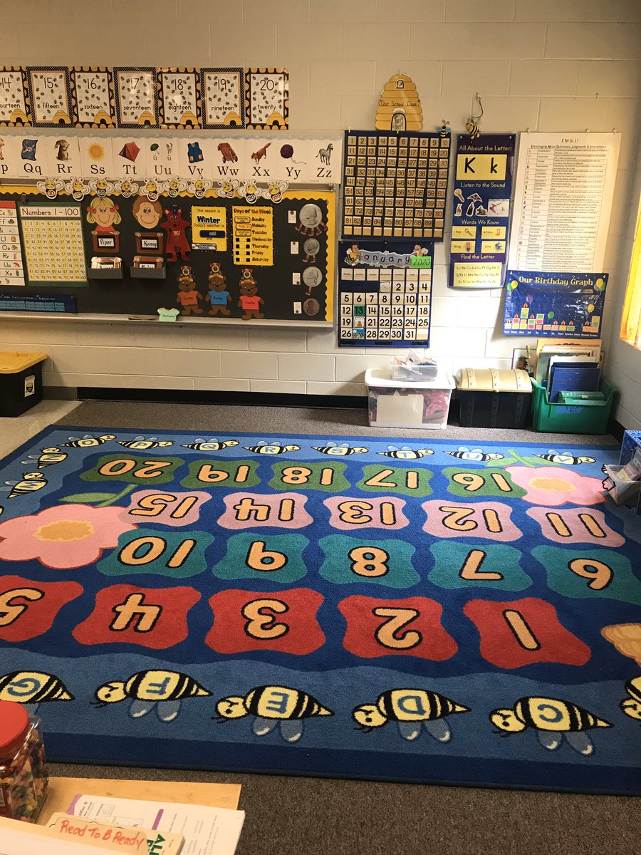 JohnsonMonecia's tweet photo. Welcome to my Bee-Hive!!! The home of the Busy Bees.#BESTwitterchallenge https://t.co/NfTe3NfbAz