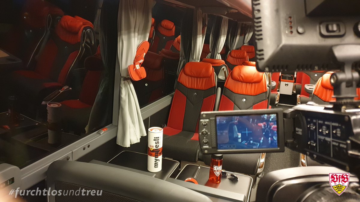 VfB's tweet photo. In wenigen Minuten startet der Trainingslager-Talk mit Fabian #Bredlow. Hier geht's zum Livestream 👉 https://t.co/8k8ygwYhfF
#VfBinMarbella #FragFabi https://t.co/OeXNiRtCka