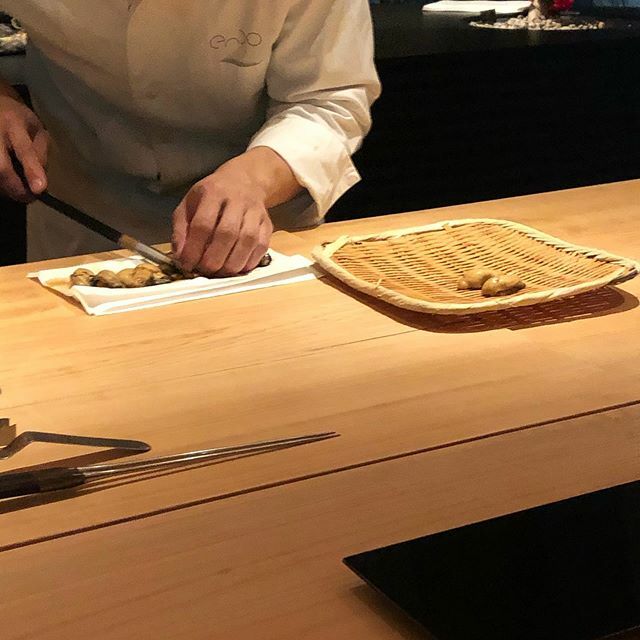 JamesWaddingto3's tweet image. Oyster nigiri @endoatrotunda from chef @kazutoshi.endo  Delicious!  #foodie #chef #sushi #michelinstar