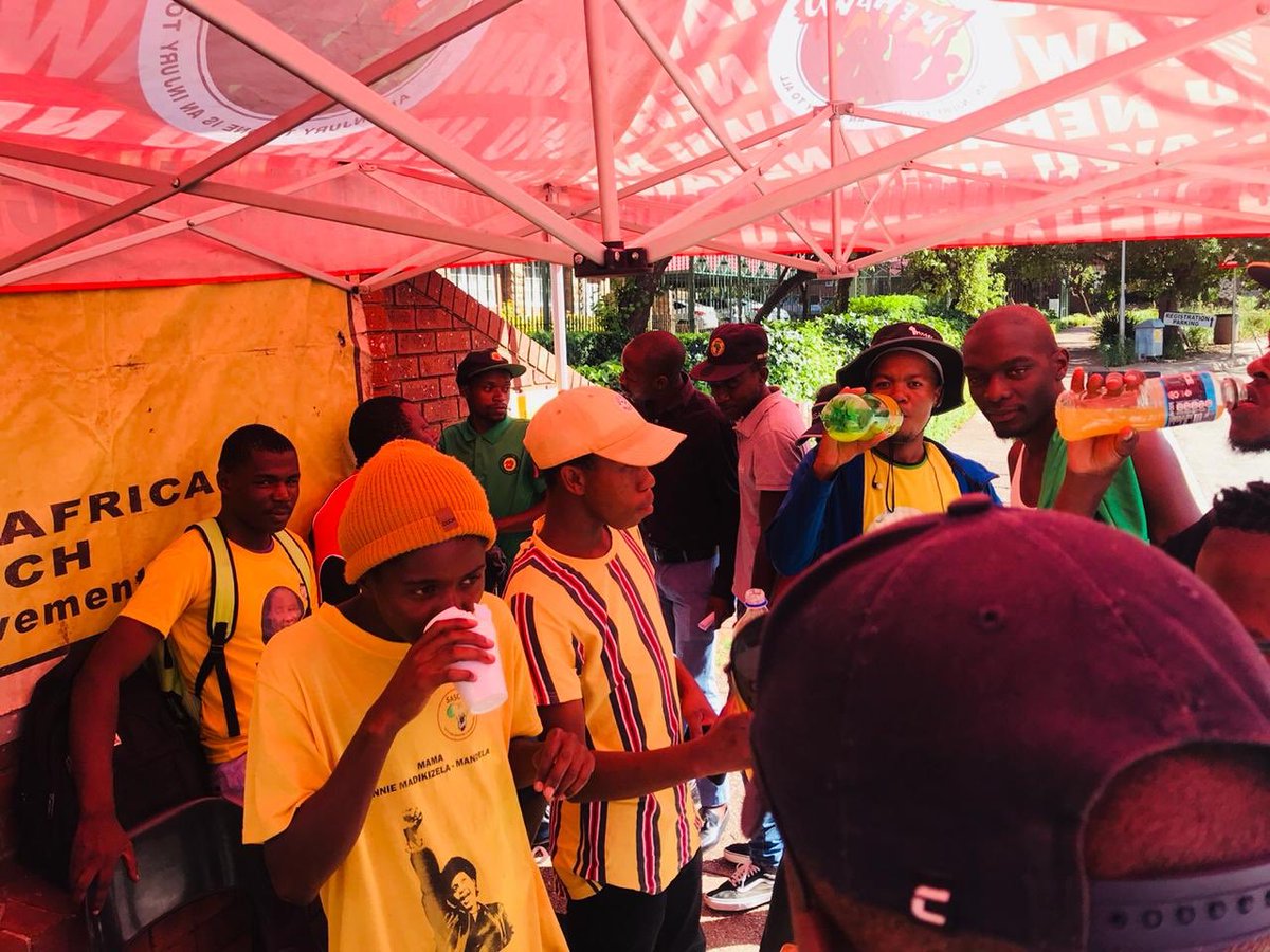 SASCO_Gauteng's tweet photo. Another Super branch in the Super province, SASCO UNISA Sunnyside Right To Learn Campaign in full swing. #OneStudentOneSASCO #SASCOGauteng https://t.co/FWd5bK22Fq