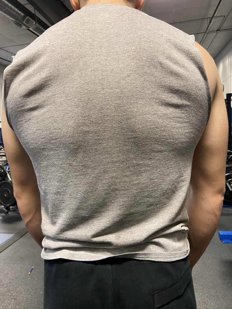 CoachGSnodgrass's tweet photo. One of our major goals is to eliminate upper cross syndrome in our program and improve posture. 1st 2 pics show tight chest/weak upper back so shoulders extended forward &amp; shoulder blades flared. Second 2 show better posture after upper back strengthening &amp; chest mobility. #CPPS https://t.co/QCwJkgOCpf