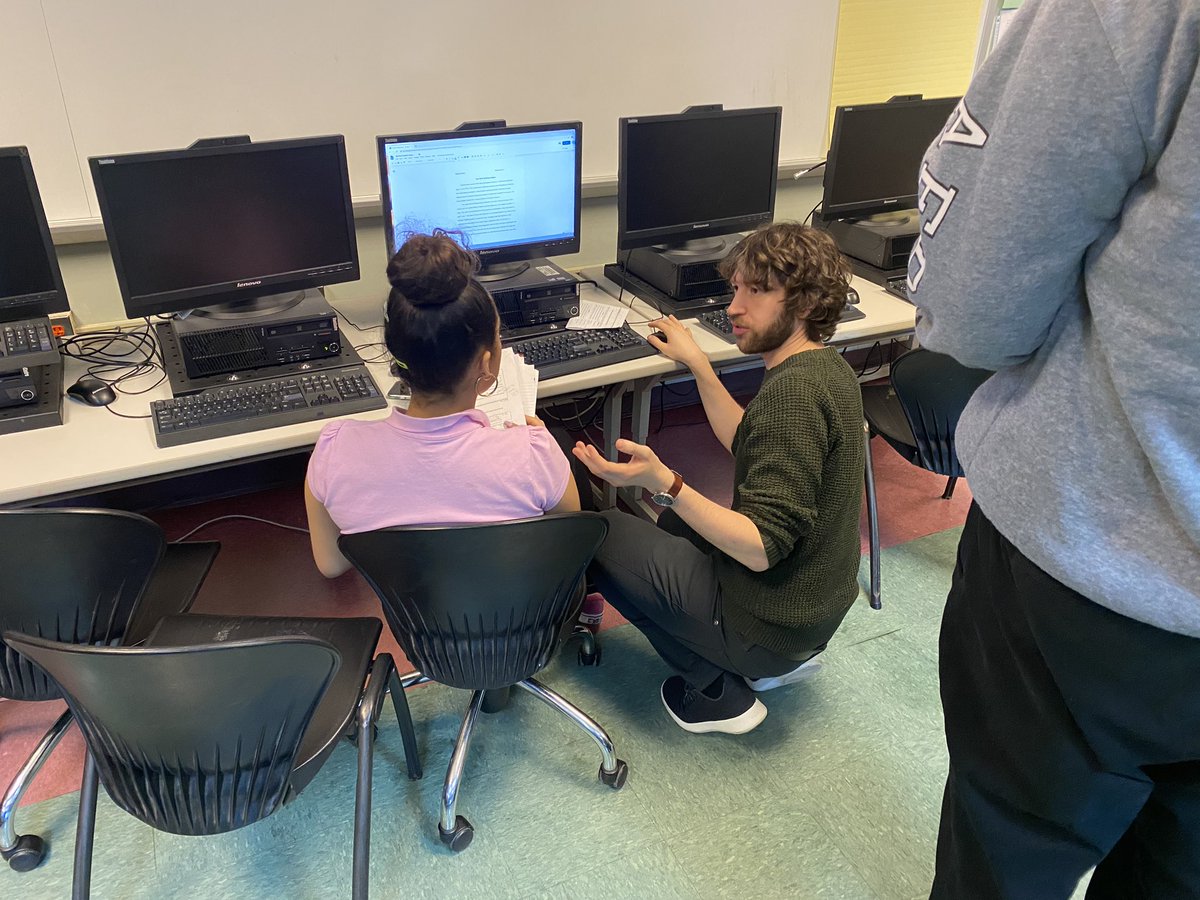 APengelebc's tweet photo. @EBCHSBushwick teacher tutors a student at the EBC writing center! https://t.co/0nP5NEU5VY