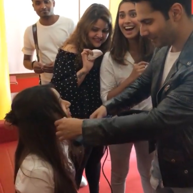 shru___'s tweet photo. Okay, whatttttttt ? I wish I could say get married you two 😂 

#Varshra #VarunDhawan #Shraddhakapoor https://t.co/gg7LqHfvKI