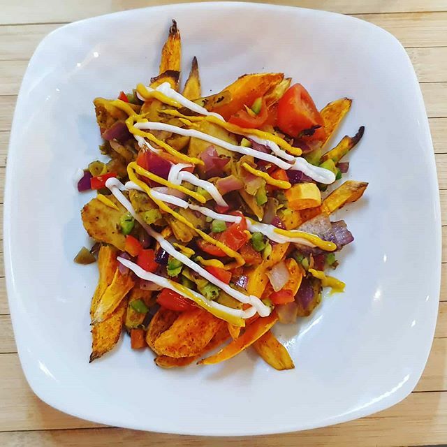 c4chrisford's tweet photo. Loaded #vegan sweet potato fries babyyyy 
#veganuary #getfit #meatfree https://t.co/bqkXQBNCiw https://t.co/1RLl9qOxlJ