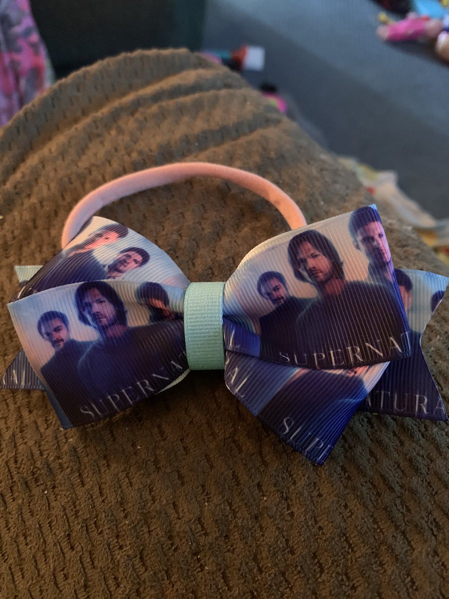 BrezenskiSamii's tweet photo. Rowena’s first headband! @mishacollins @RuthieConnell @JensenAckles @jarpad https://t.co/YbG1Z1aGS9