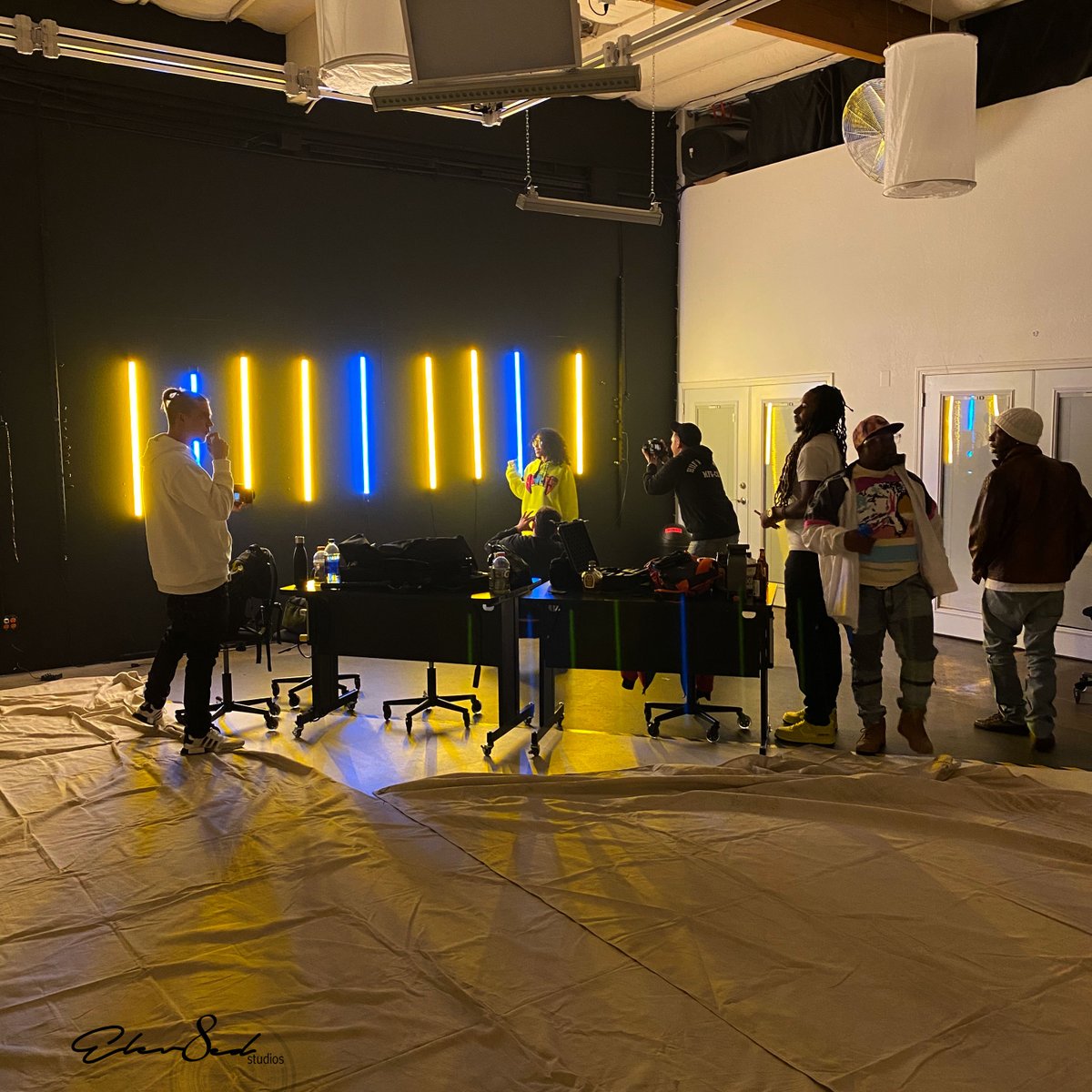Elev8ed Studios (@elev8edstudios) on Twitter photo #BTS <a href="/snowgod__/">éčę°å·„</a> āI Cant Complainā Videoshoot
.
#videographer: <a href="/preemomedia/">Preemo Media</a>
Shouts: @tobulovemusic @khamikoo @cadealtman @consciousmindsstudio
#bayareaphotographer #bayareastudio #musicvideo #behindthescenes #film #photooftheday #studiolife #chromakey #downtownsac #grip #cyclorama #BTS <a href="/snowgod__/">éčę°å·„</a> āI Cant Complainā Videoshoot
.
#videographer: <a href="/preemomedia/">Preemo Media</a>
Shouts: @tobulovemusic @khamikoo @cadealtman @consciousmindsstudio
#bayareaphotographer #bayareastudio #musicvideo #behindthescenes #film #photooftheday #studiolife #chromakey #downtownsac #grip #cyclorama