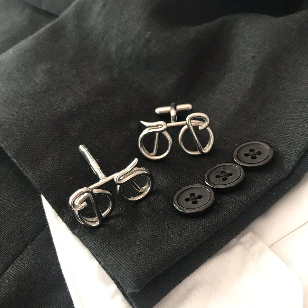 How about these bike cufflinks for your wedding day or a special gift for your wedding party. #cufflinks #grooms #bike