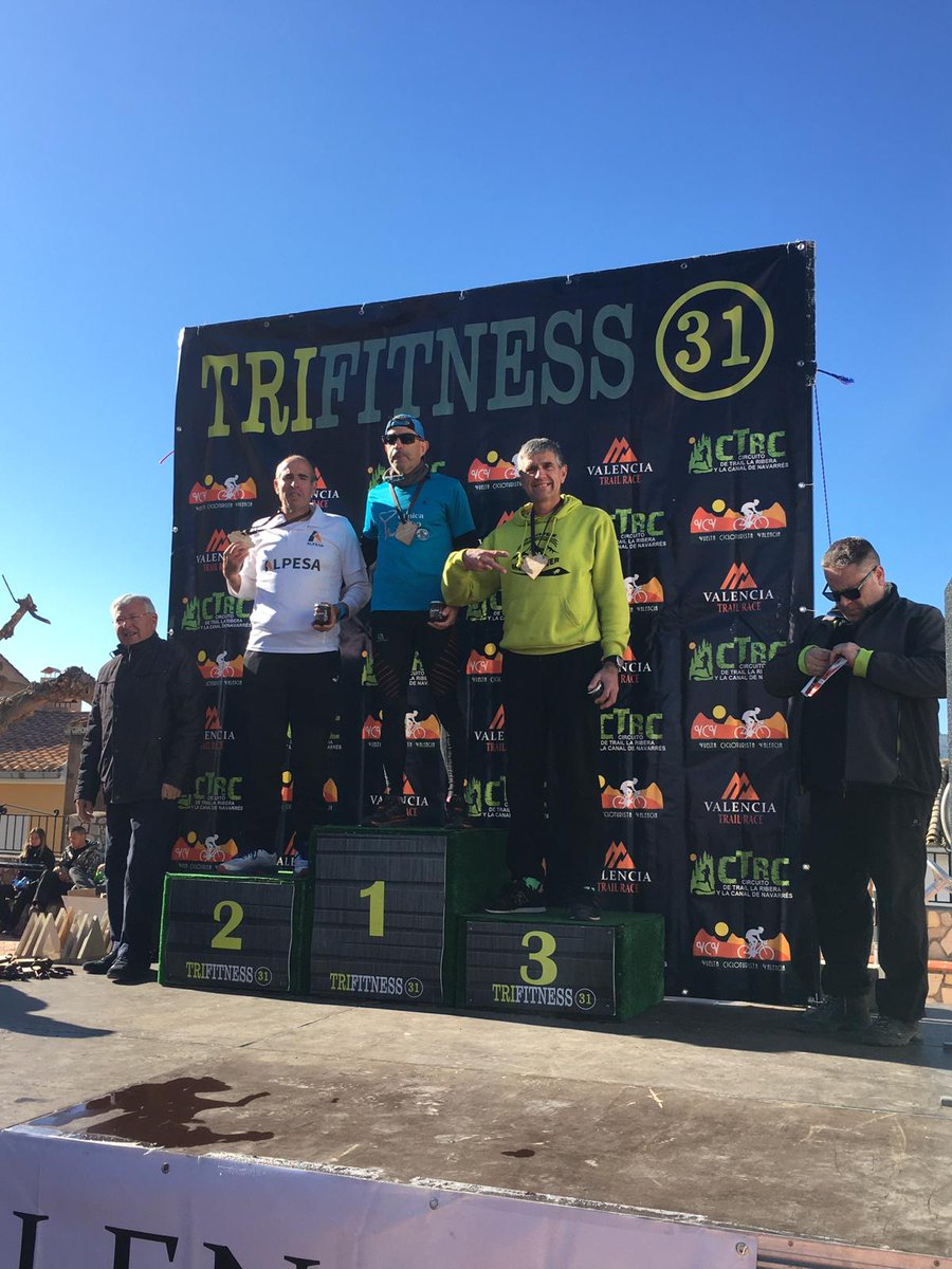 alpesa_ES's tweet photo. Gracias por la participación a los runners del #EquipoAlpesa en la 10K Valencia Ibercaja con marcas personales. 💪Enhorabuena a J. R. Vidal por su 2º puesto en master masculino y a L.Serrano por su 2ª puesto en Senior femenina en Sprint Trail en II Trail Teresa de Cofrentes . https://t.co/PIV0EyzGwa