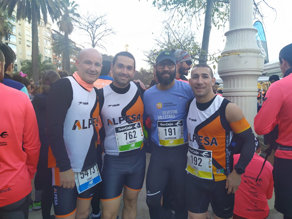 alpesa_ES's tweet photo. Gracias por la participación a los runners del #EquipoAlpesa en la 10K Valencia Ibercaja con marcas personales. 💪Enhorabuena a J. R. Vidal por su 2º puesto en master masculino y a L.Serrano por su 2ª puesto en Senior femenina en Sprint Trail en II Trail Teresa de Cofrentes . https://t.co/PIV0EyzGwa