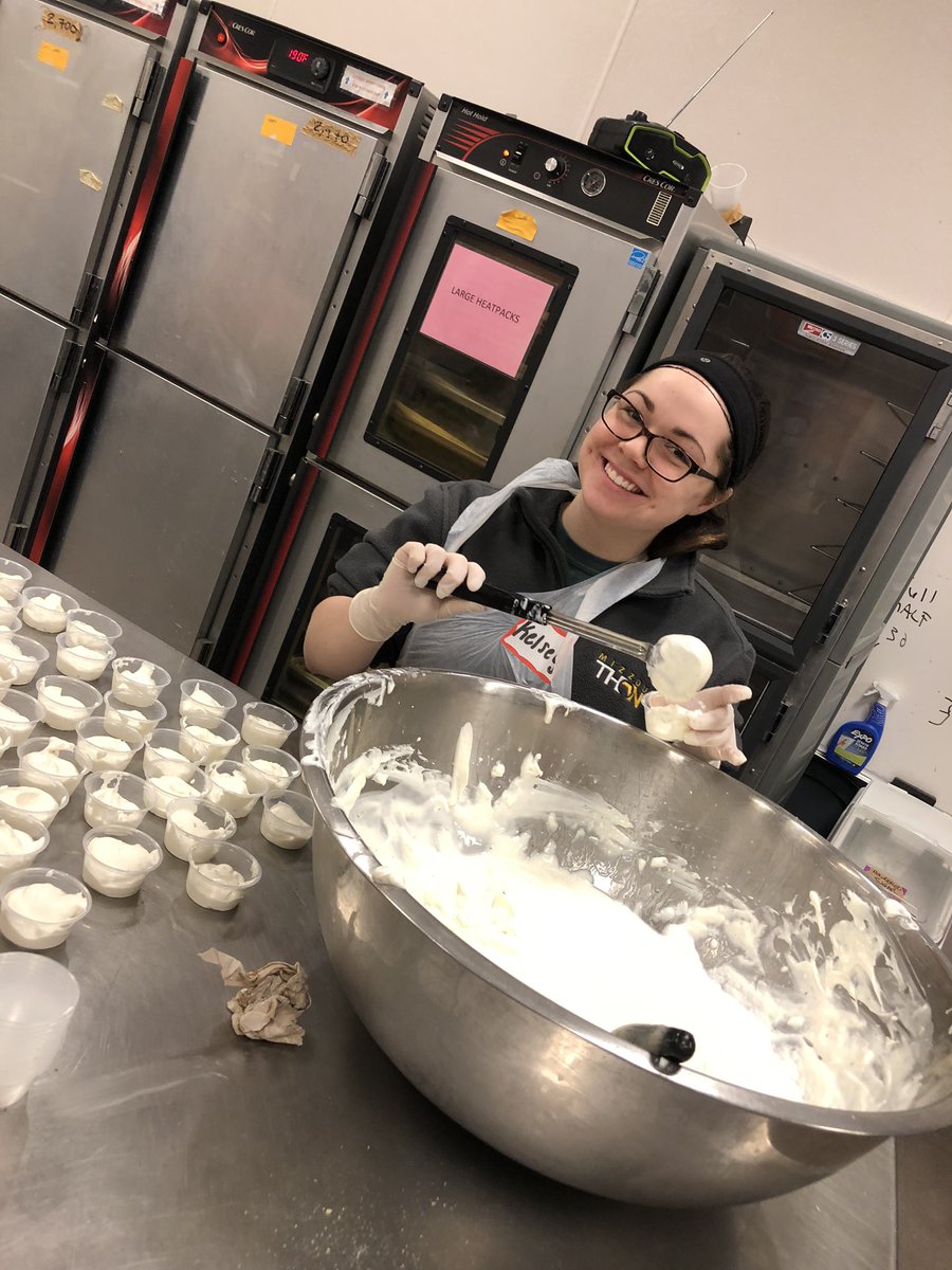 MAB_NOLA's tweet photo. Kelsey living her midwestern dreams packaging ranch at Second Harvest @MizzouBreaks https://t.co/sv9BO4vt7Q