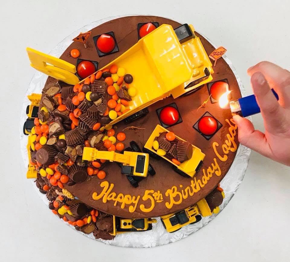 QueenofCakesMN's tweet photo. Construction Zone!!
•
•
•
•
•
#queenofcakes #queenofcakesdidmycookies #queenofcakesdidmycake #cakelove #buttercreamart #mycakeobsession #birthdaycakes #weddingcakes #constructionparty #constructioncake #boycakes #fifthbirthdaycake https://t.co/pjOyvrf8WI