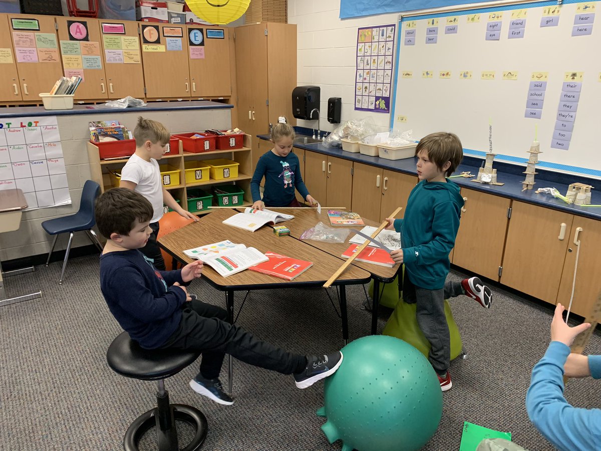 Erin4511's tweet image. Using precision to discuss and problem solve using measurement in @Marcus1Michelle 2nd grade. Great math conversations happening @PembrokeElemen1 @Math_BPS #BPSlearners