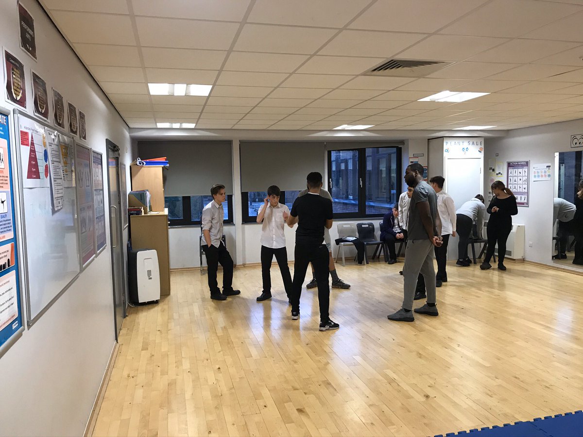 Keith Fraser (@keithfraser2017) on Twitter photo Evening News - my thanks to <a href="/InPowerUK/">Daryl Chambers</a> and <a href="/AldersleyHighSc/">AldersleyHighSchool</a> for letting me Journey to Unbreakable in action. Using to power of sport to develop young people who need a bit more support. Great from <a href="/_YJB/">Youth Justice Board</a> perspective to #child1st principles in action. Well done. #innovative Evening News - my thanks to <a href="/InPowerUK/">Daryl Chambers</a> and <a href="/AldersleyHighSc/">AldersleyHighSchool</a> for letting me Journey to Unbreakable in action. Using to power of sport to develop young people who need a bit more support. Great from <a href="/_YJB/">Youth Justice Board</a> perspective to #child1st principles in action. Well done. #innovative
