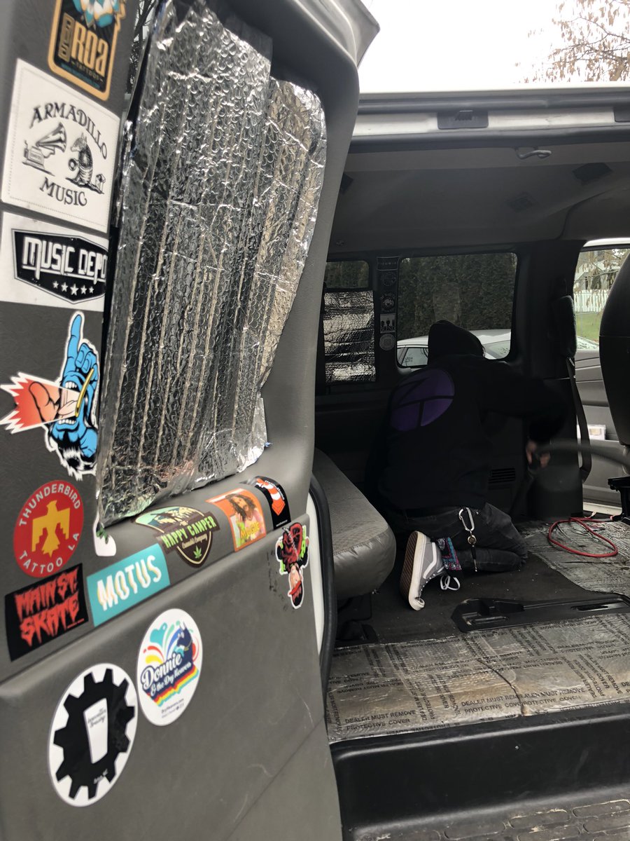 TheTurbosMusic's tweet image. Cleaning Damn Vaniel before he goes back to the shop. #MondayVibes #bandvan #theturbos