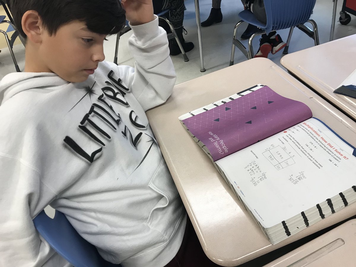 Math_Sherrie's tweet image. Multiple strategies used to multiply in Mrs.Isaac’s 5th grade class at Fairwood. #BigBlueOnTheMove