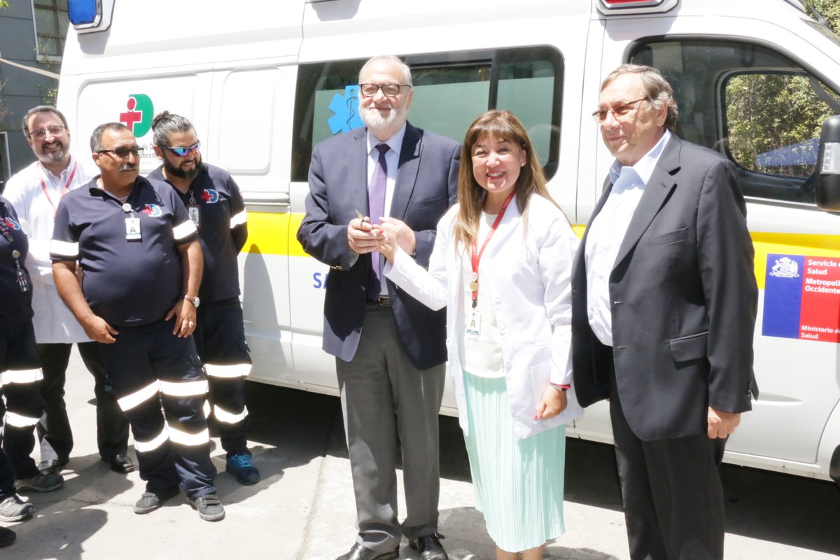 MidoriSawada's tweet photo. El @HSJDChile recibe de @UST_Santiago una nueva ambulancia destinada para nuestra urgencia. Gracias a todos, sigamos trabajando juntos.@jmanalich @ministeriosalud @SaludOccidente @pacomir @GobiernodeChile https://t.co/XPc3rBiz7p