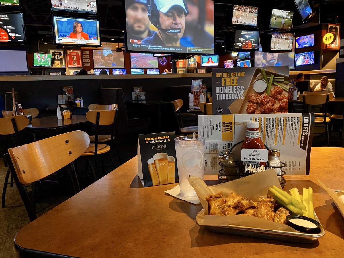 NeighborhoodBr2's tweet photo. Keto for Kindness! Thx @rickandbubba @BWWings for today’s charity charge! Wings for the win! @rbanny @HooverSchools @NeighborBridge @HooverHelps https://t.co/iFOBh9qRTP