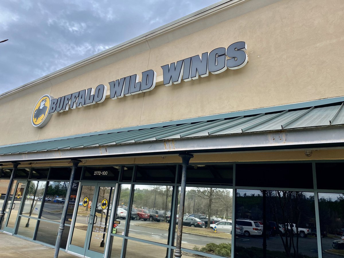 NeighborhoodBr2's tweet photo. Keto for Kindness! Thx @rickandbubba @BWWings for today’s charity charge! Wings for the win! @rbanny @HooverSchools @NeighborBridge @HooverHelps https://t.co/iFOBh9qRTP