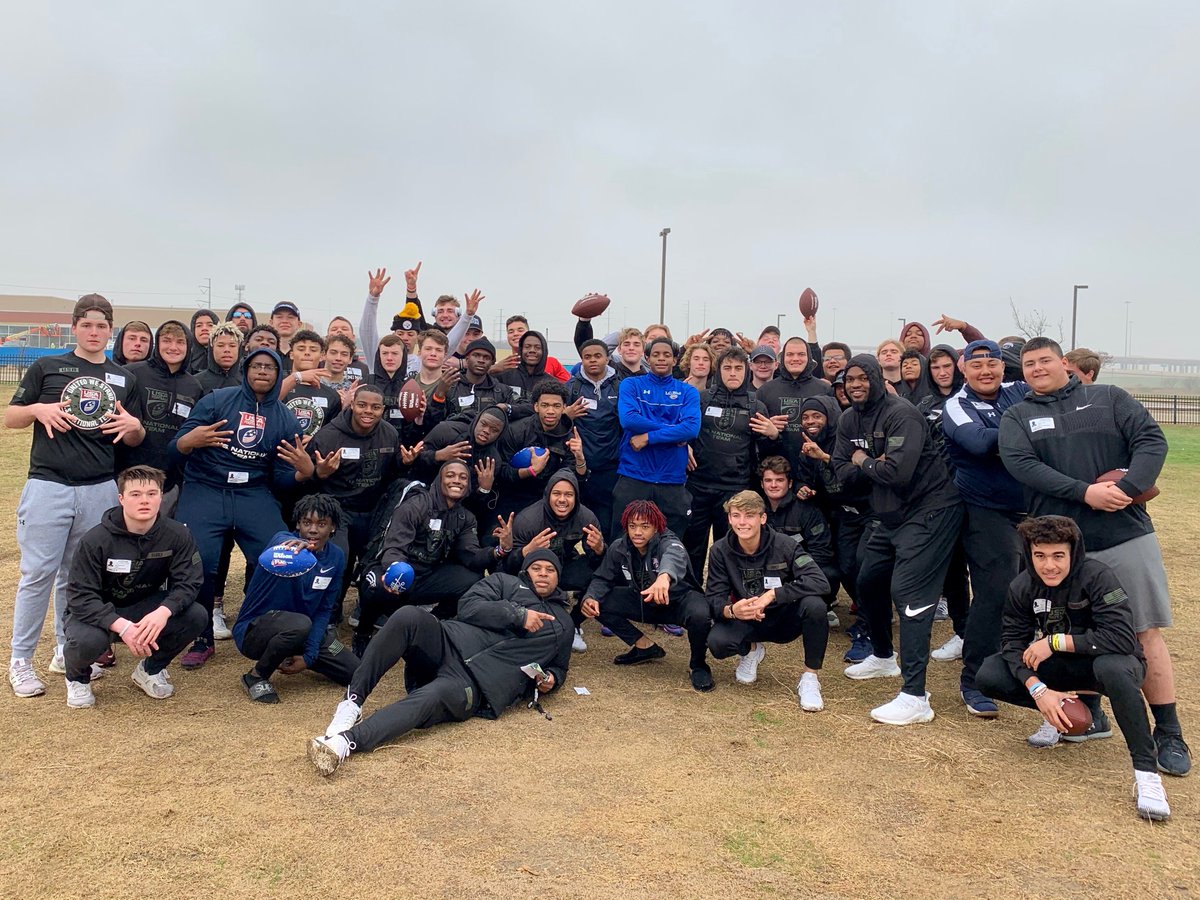 USAFootball's tweet photo. We are proud of all the @USNFT athletes and coaches who volunteered their time and talent this morning around the greater Dallas area for the annual International Bowl Community Blitz! 👏 #IB2020 https://t.co/oUPiaJ59Jb